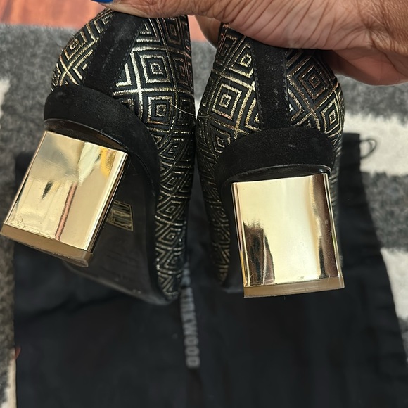 Nicholas Kirkwood Black and Gold Pumps size 8.5 - Picture 4 of 4